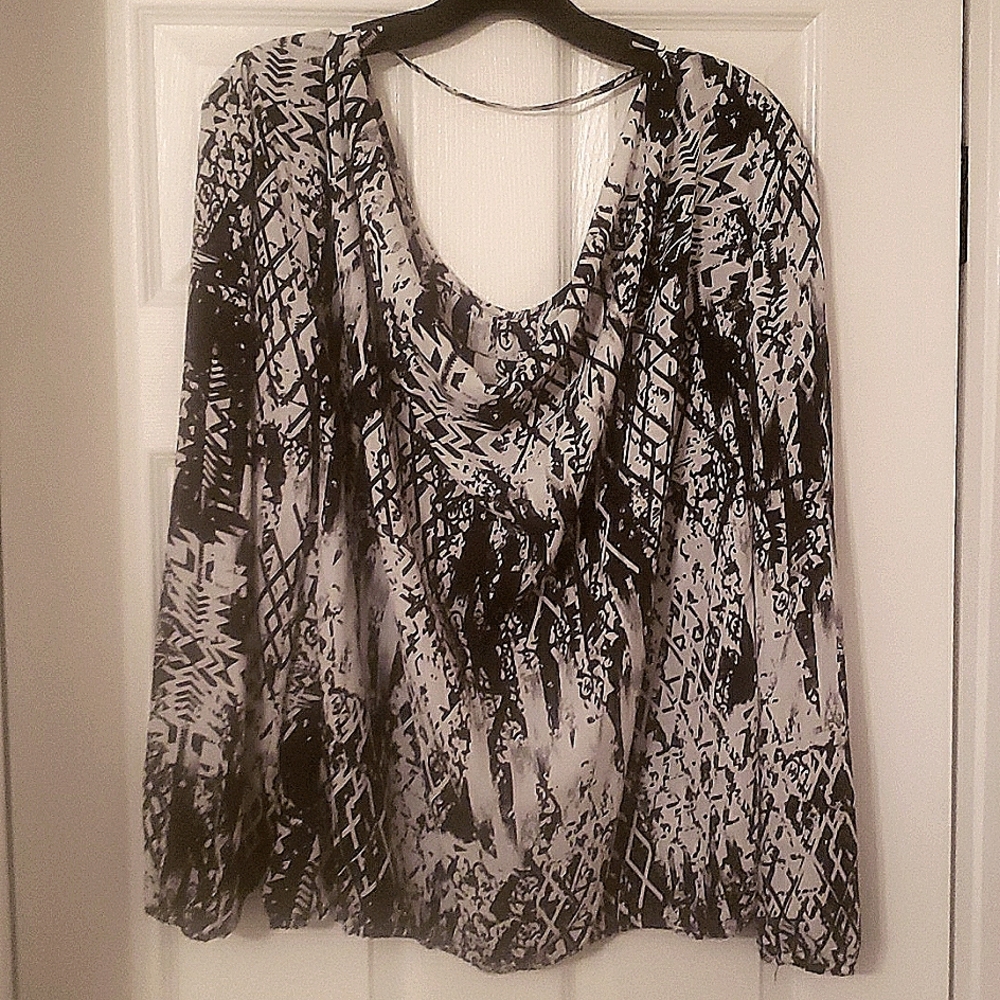 Heart Soul blouse black and white. XL